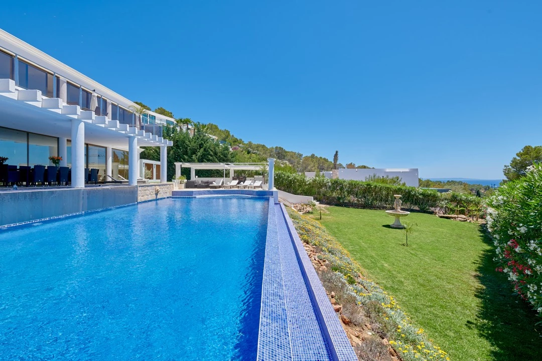 1674665644-villa-blanca_190618_04_2000px.webp
